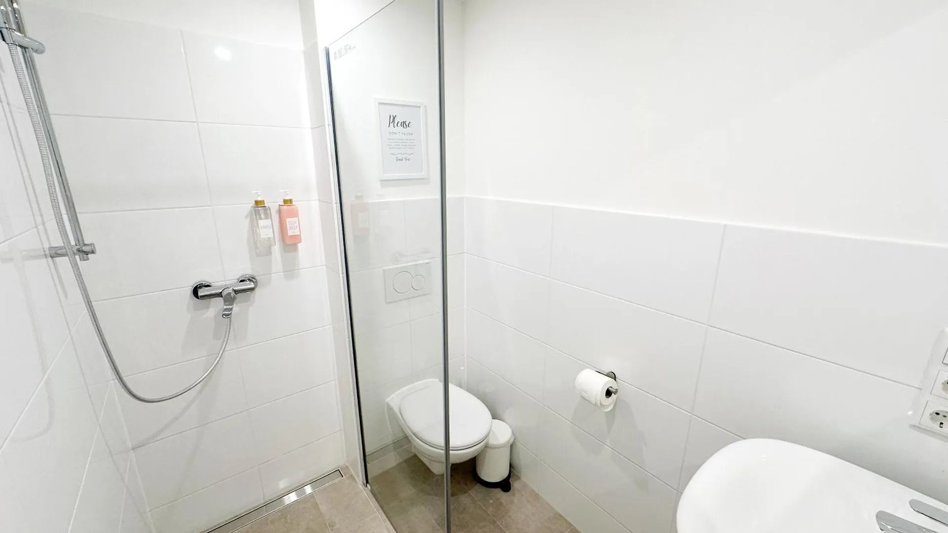 Gemuetliches 2 Zimmer Ambient Apartment Mit Queensize-Bett , Etagenbett& Schlafsofa In Alsternaehe Hamburg 0*,