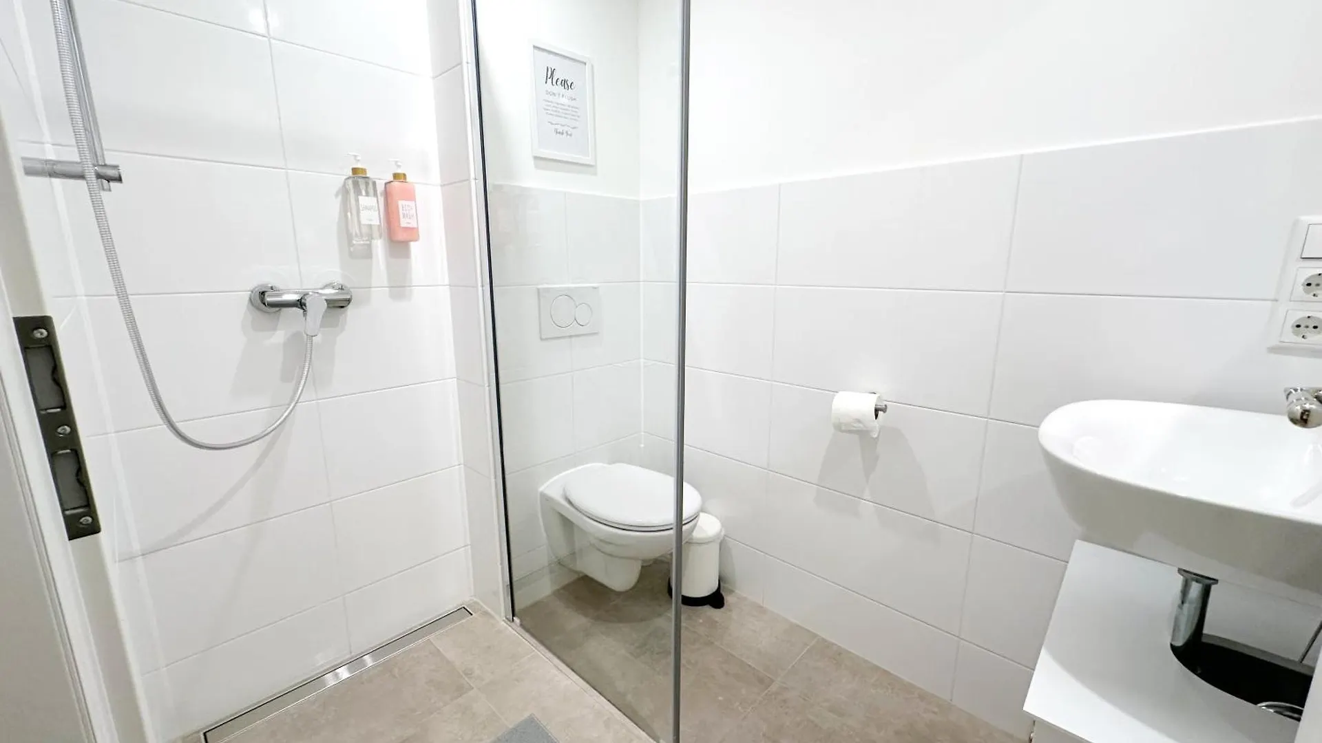 Gemuetliches 2 Zimmer Ambient Apartment Mit Queensize-Bett , Etagenbett& Schlafsofa In Alsternaehe Hamburg