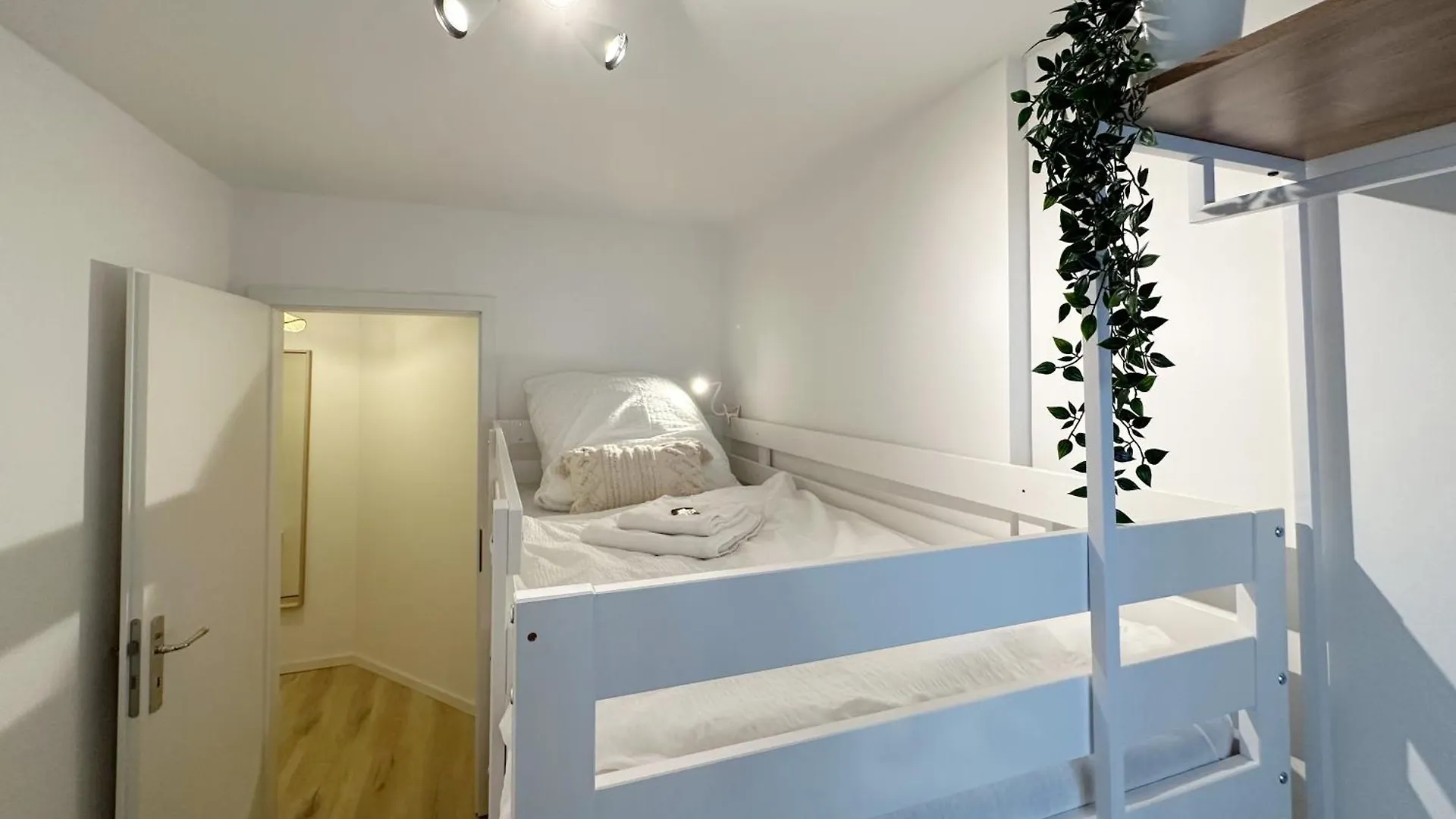 Gemuetliches 2 Zimmer Ambient Apartment Mit Queensize-Bett , Etagenbett& Schlafsofa In Alsternaehe Hamburg Deutschland