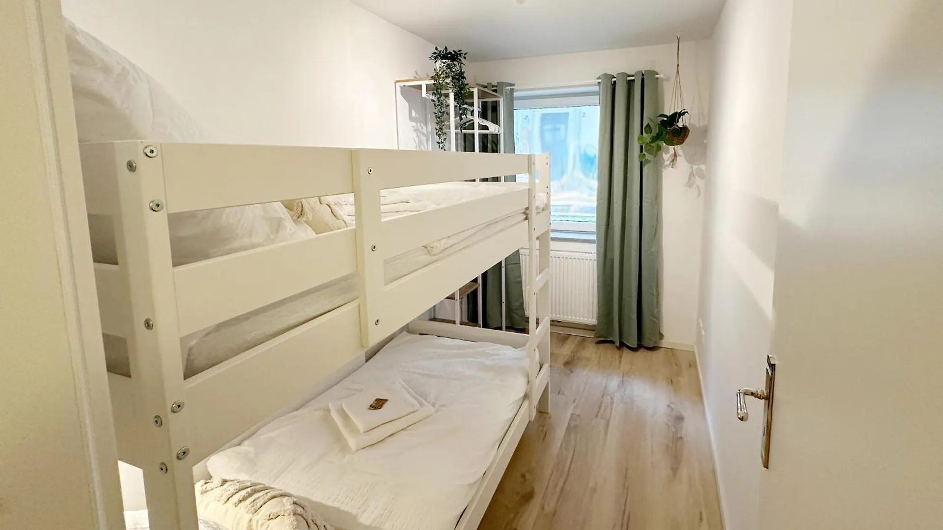 Gemuetliches 2 Zimmer Ambient Apartment Mit Queensize-Bett , Etagenbett& Schlafsofa In Alsternaehe Hamburg 0*,  Germany